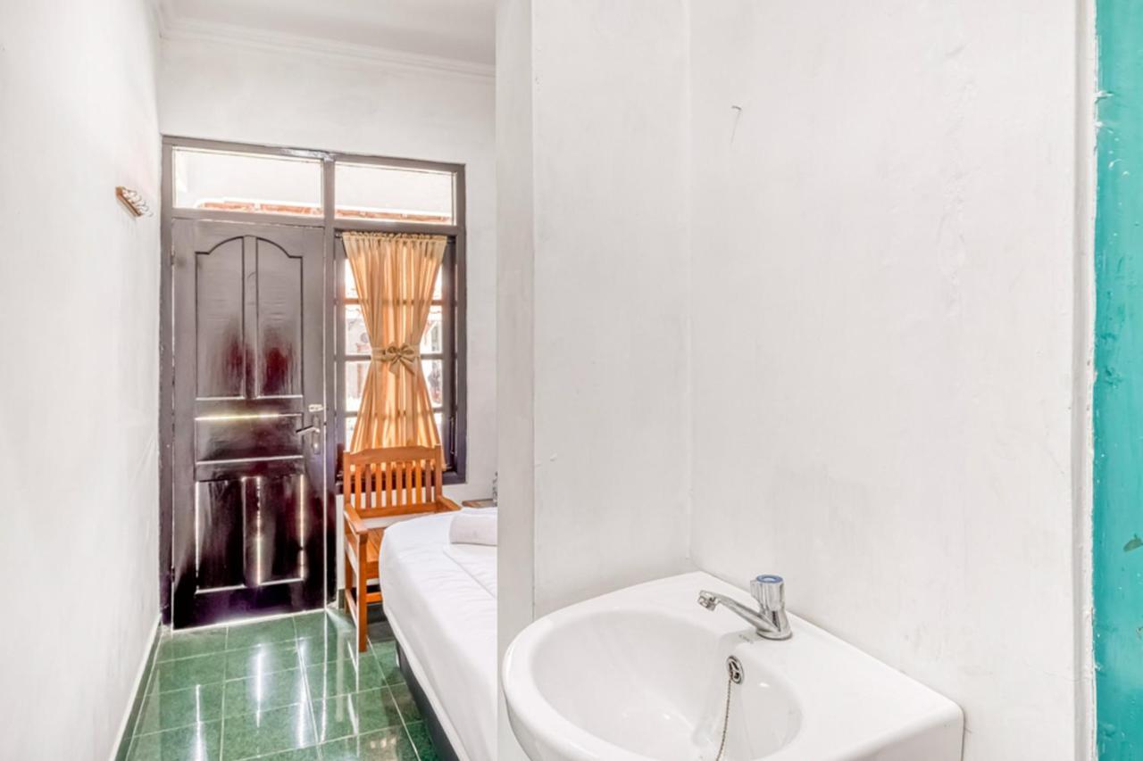 Reddoorz Near Wisata Pantai Parangtritis Kretek Ngoại thất bức ảnh